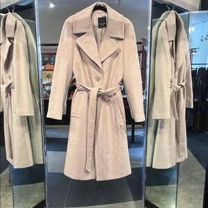 Elegant Beige Women's Coat